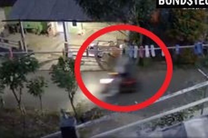 Polisi Telusuri Video Viral Pocong Bonceng Pemotor