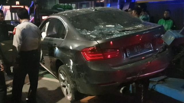 Pengemudi BMW Masih Diperiksa Menabrak Apotek Senopati